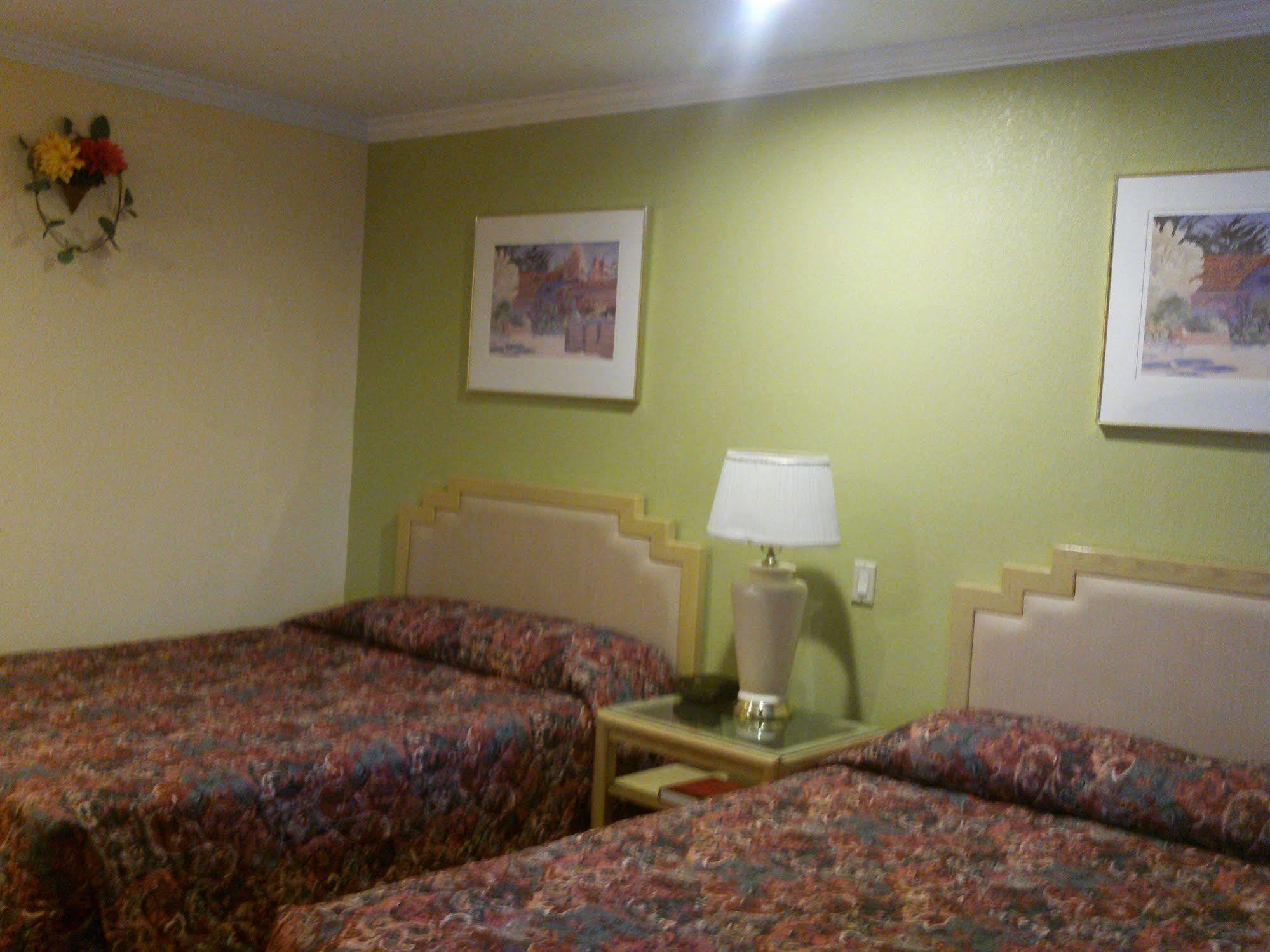 Sun Star Inn Los Banos Bagian luar foto
